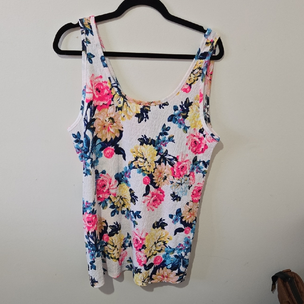 NWT Torrid Floral Ladies Tank Top Size 2X (18-20)